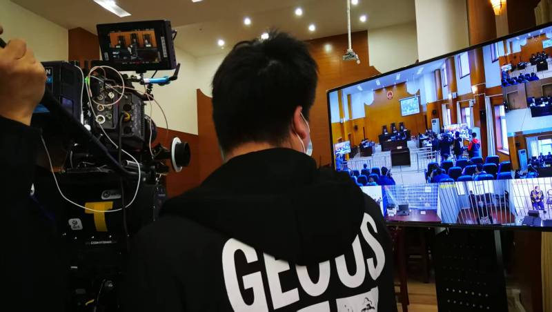 AI生成VS人工创意——新余广告片拍摄公司的技术浪漫主义实践